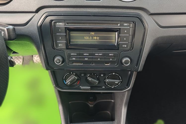 Used Volkswagen Jetta 2019 Dream Edition 1.4L Manual Fashion Version Interior 7