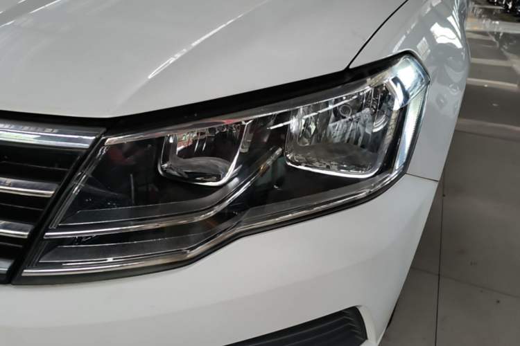 Used Volkswagen Jetta 2019 Dream Edition 1.4L Manual Fashion Version Left Front Headlight