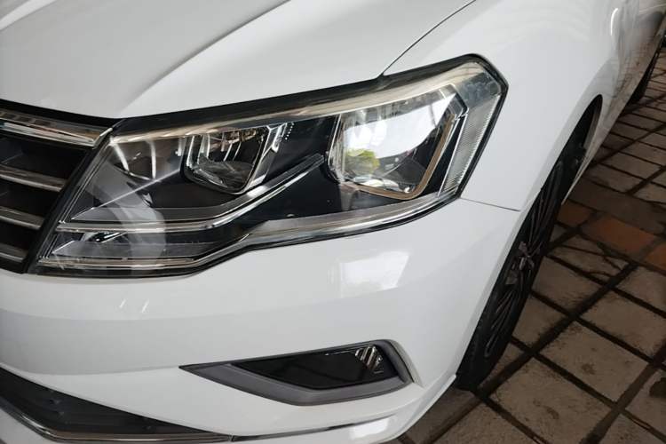 Used Volkswagen Jetta 2019 Dream Edition 1.5L Manual Comfort Version Left Front Headlight