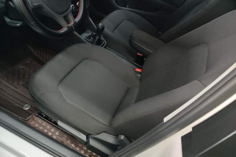 Used Volkswagen Jetta 2019 Dream Edition 1.5L Manual Fashion Version Left Front Seat
