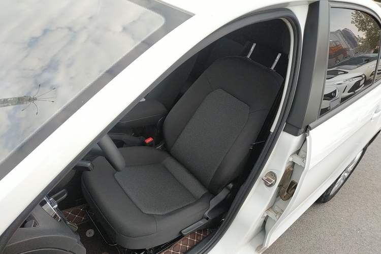 Used Volkswagen Jetta 2019 Dream Edition 1.4L Manual Fashion Version Left Front Seat