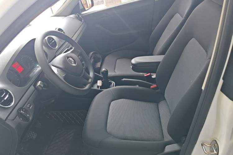 Used Volkswagen Jetta 2019 Dream Edition 1.4L Manual Fashion Version Left Front Seat
