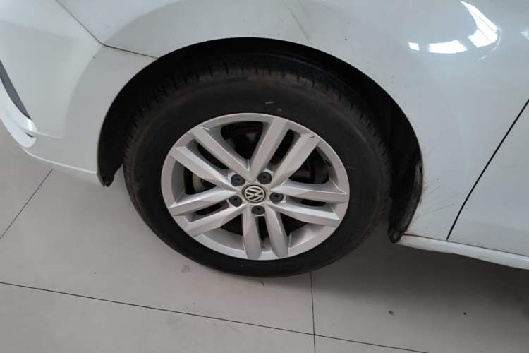 Used Volkswagen Jetta 2019 Dream Edition 1.4L Manual Fashion Version Left Front Wheel Hub