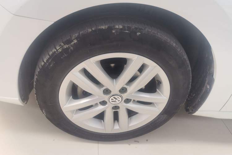 Used Volkswagen Jetta 2019 Dream Edition 1.5L Automatic Fashionable Version Left Front Wheel Hub