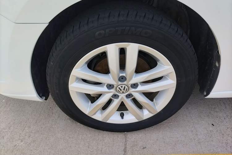 Used Volkswagen Jetta 2019 Dream Edition 1.5L Manual Fashion Version Left Front Wheel Hub