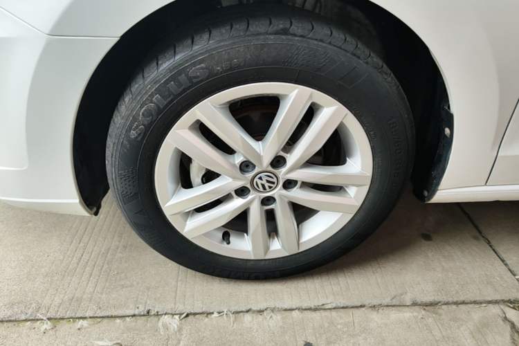 Used Volkswagen Jetta 2019 Dream Edition 1.4L Manual Fashion Version Left Front Wheel Hub