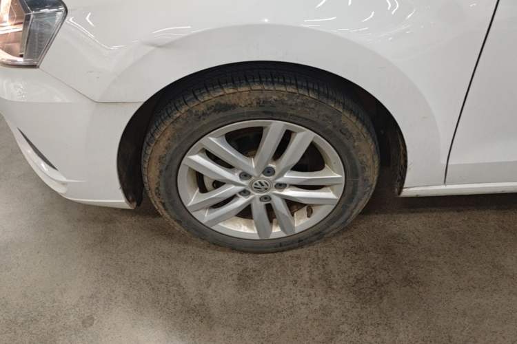 Used Volkswagen Jetta 2019 Dream Edition 1.4L Manual Fashion Version Left Front Wheel Hub