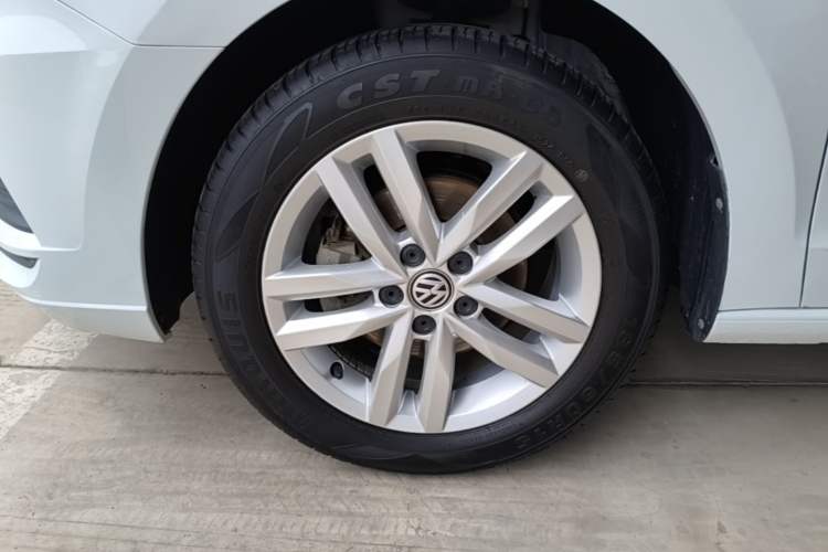 Used Volkswagen Jetta 2019 Dream Edition 1.4L Manual Fashion Version Left Front Wheel Hub