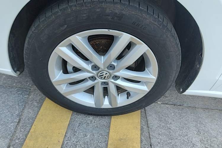 Used Volkswagen Jetta 2019 Dream Edition 1.5L Automatic Fashionable Version Left Front Wheel Hub