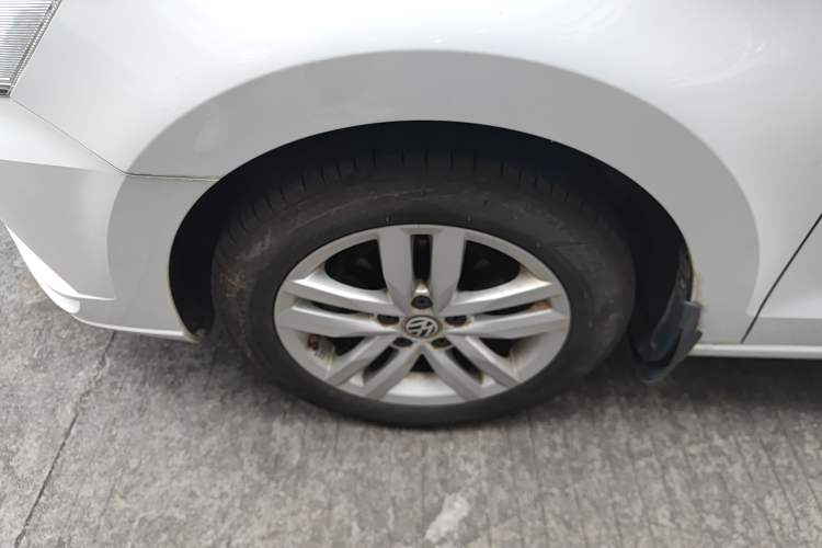 Used Volkswagen Jetta 2019 Dream Edition 1.5L Automatic Fashionable Version Left Front Wheel Hub