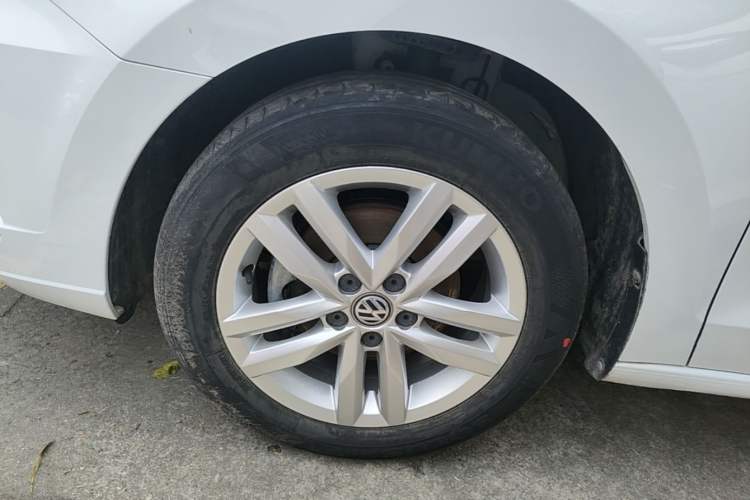 Used Volkswagen Jetta 2019 Dream Edition 1.4L Manual Fashion Version Left Front Wheel Hub