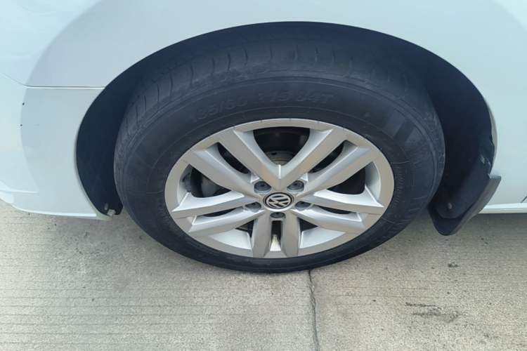 Used Volkswagen Jetta 2019 Dream Edition 1.4L Manual Fashion Version Left Front Wheel Hub