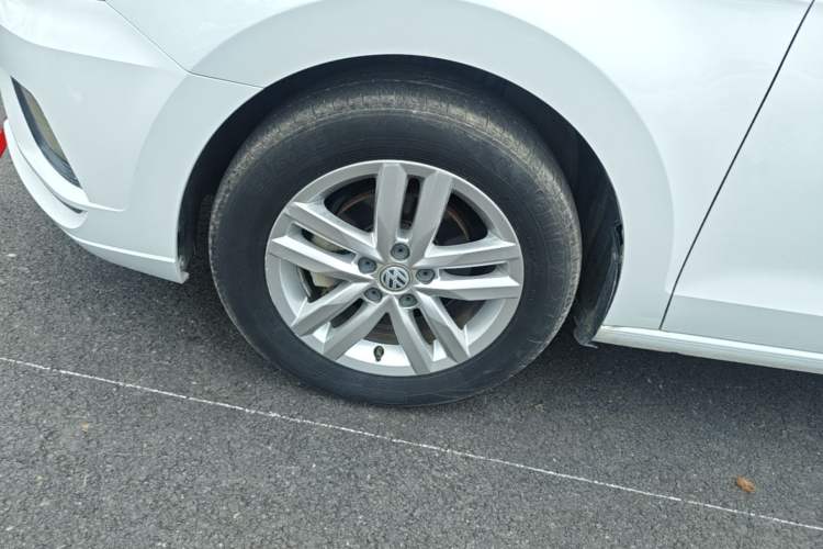 Used Volkswagen Jetta 2019 Dream Edition 1.4L Manual Fashion Version Left Front Wheel Hub
