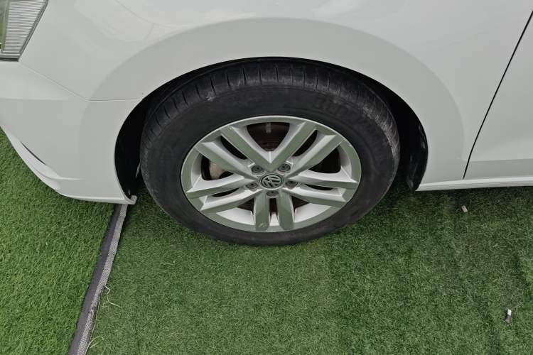 Used Volkswagen Jetta 2019 Dream Edition 1.4L Manual Fashion Version Left Front Wheel Hub