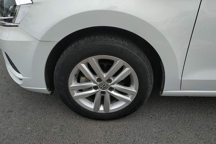 Used Volkswagen Jetta 2019 Dream Edition 1.4L Manual Fashion Version Left Front Wheel Hub