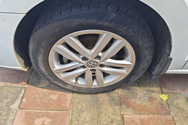 Used Volkswagen Jetta 2019 Dream Edition 1.4L Manual Fashion Version Left Front Wheel Hub