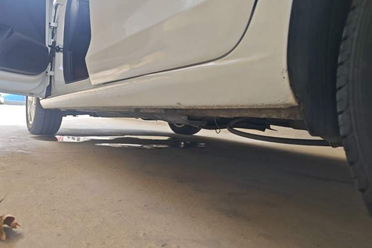 Used Volkswagen Jetta 2019 Dream Edition 1.5L Manual Fashion Version Left Side Sill