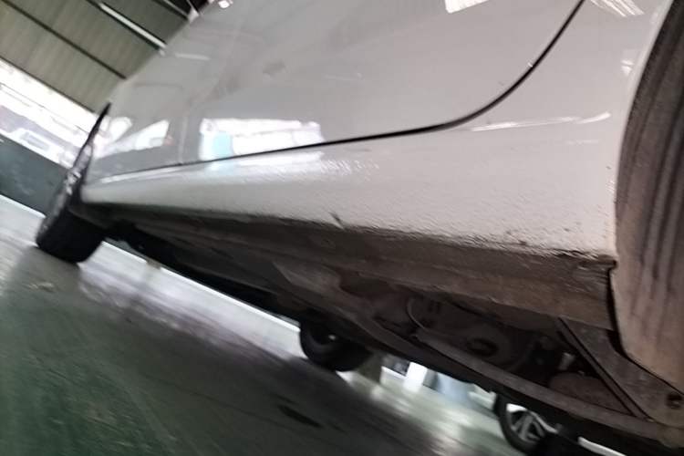 Used Volkswagen Jetta 2019 Dream Edition 1.5L Automatic Comfort Version Left Side Sill