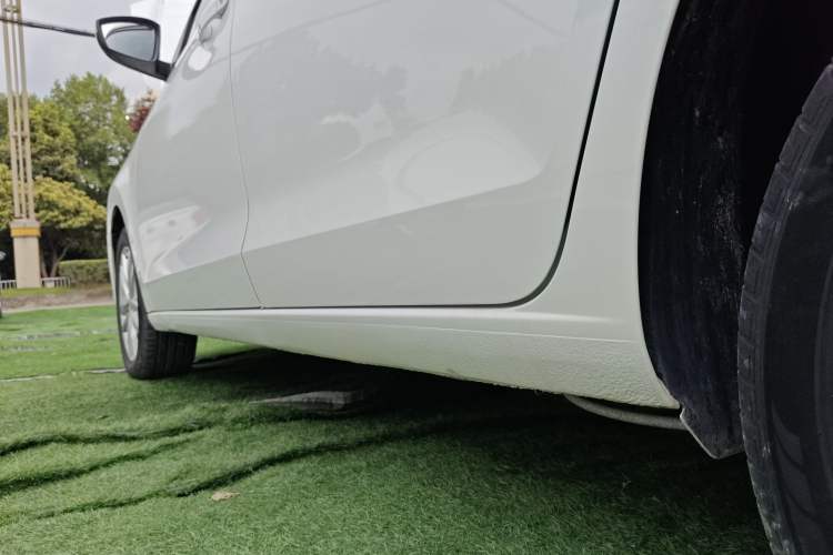 Used Volkswagen Jetta 2019 Dream Edition 1.4L Manual Fashion Version Left Side Sill
