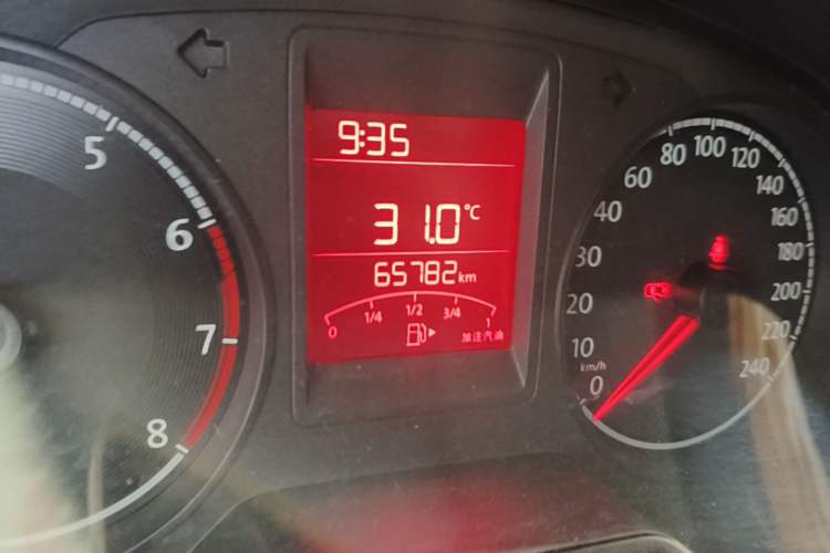 Used Volkswagen Jetta 2019 Dream Edition 1.4L Manual Fashion Version Odometer Close Up