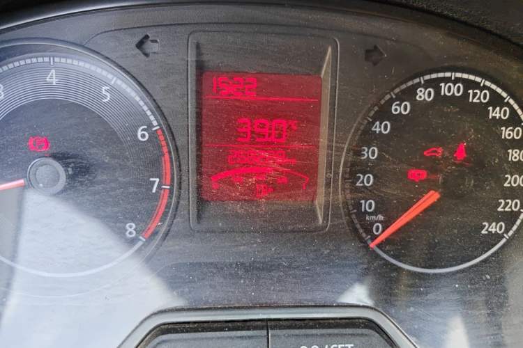 Used Volkswagen Jetta 2019 Dream Edition 1.4L Manual Fashion Version Odometer Close Up