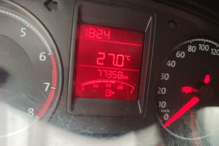 Used Volkswagen Jetta 2019 Dream Edition 1.4L Manual Fashion Version Odometer Close Up