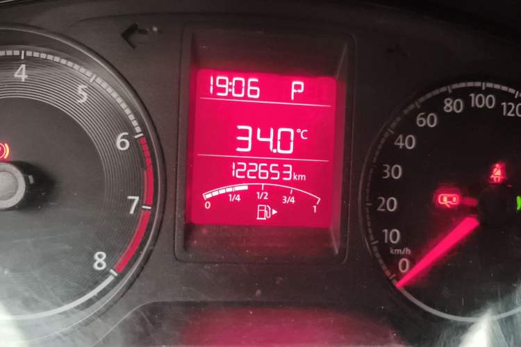 Used Volkswagen Jetta 2019 Dream Edition 1.5L Automatic Fashionable Version Odometer Close Up