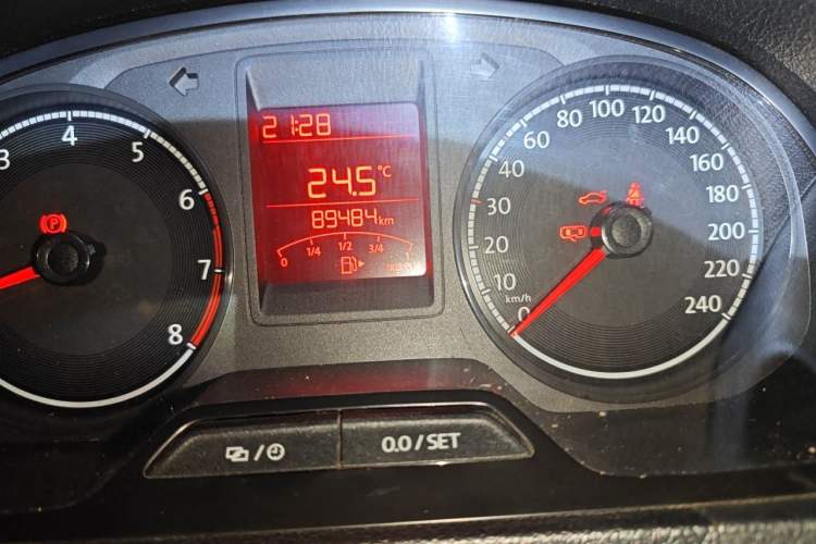 Used Volkswagen Jetta 2019 Dream Edition 1.4L Manual Fashion Version Odometer Close Up