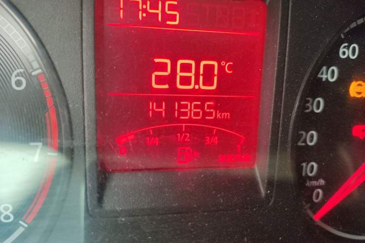 Used Volkswagen Jetta 2019 Dream Edition 1.4L Manual Fashion Version Odometer Close Up