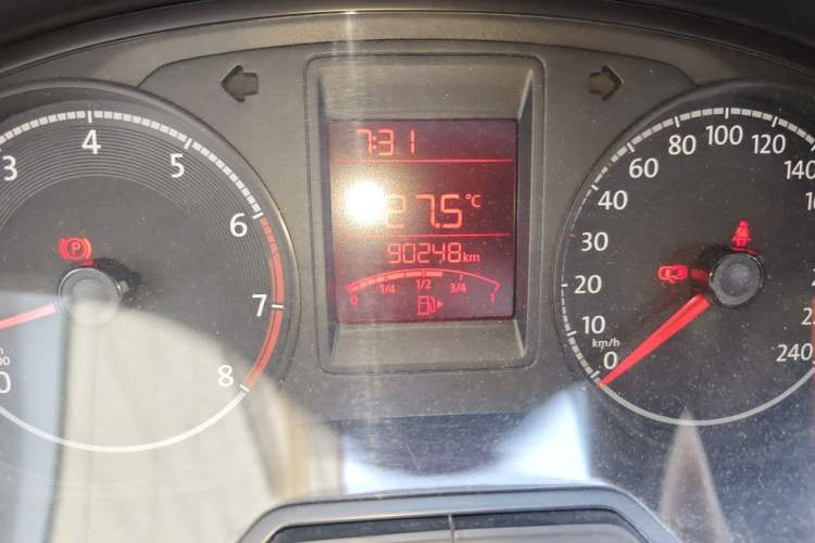 Used Volkswagen Jetta 2019 Dream Edition 1.4L Manual Fashion Version Odometer Close Up