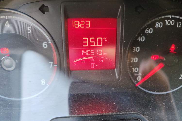 Used Volkswagen Jetta 2019 Dream Edition 1.4L Manual Fashion Version Odometer Close Up