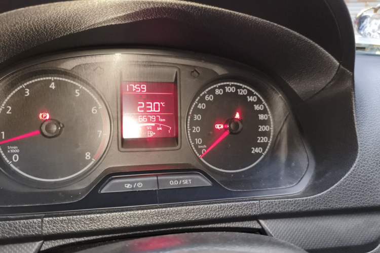 Used Volkswagen Jetta 2019 Dream Edition 1.5L Manual Fashion Version Odometer Close Up