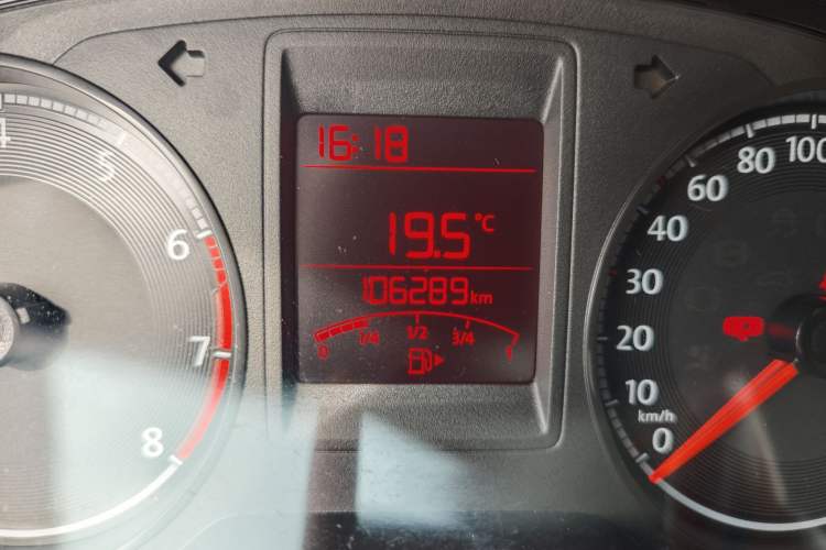 Used Volkswagen Jetta 2019 Dream Edition 1.4L Manual Fashion Version Odometer Close Up