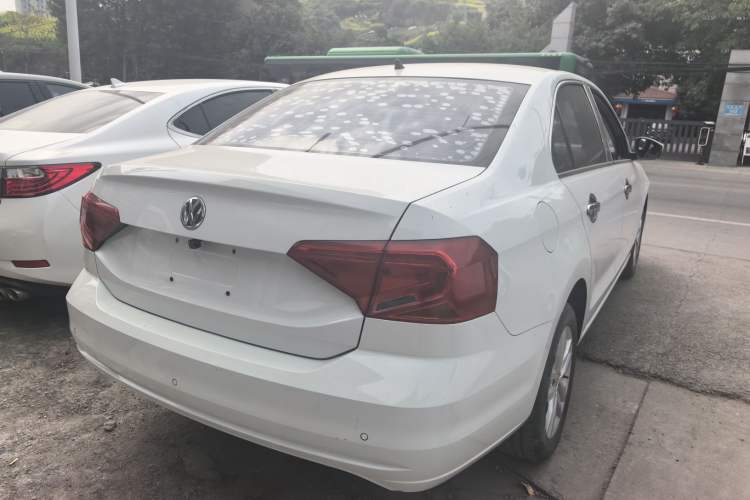 Used Volkswagen Jetta 2019 Dream Edition 1.4L Manual Fashion Version Rear Right 45 Deg