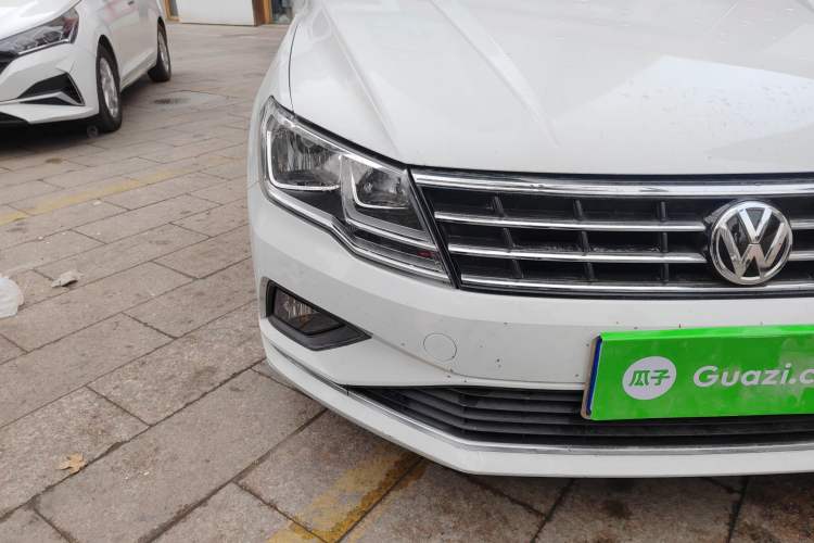 Used Volkswagen Jetta 2019 Dream Edition 1.5L Automatic Comfort Version Right Front Headlight