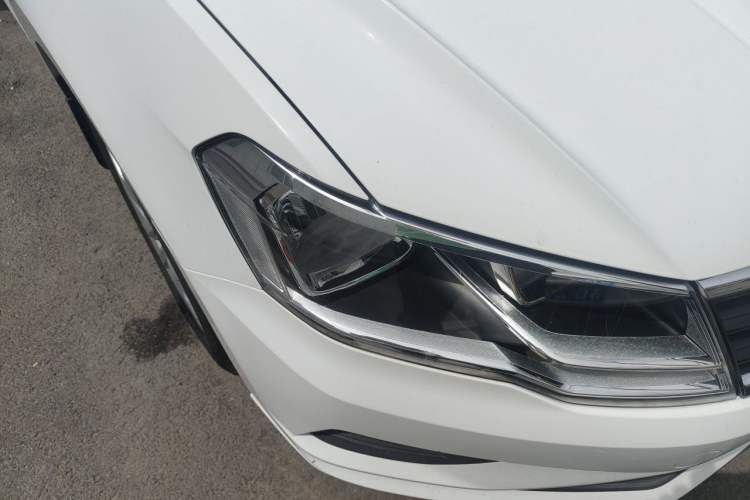 Used Volkswagen Jetta 2019 Dream Edition 1.4L Manual Fashion Version Right Front Headlight