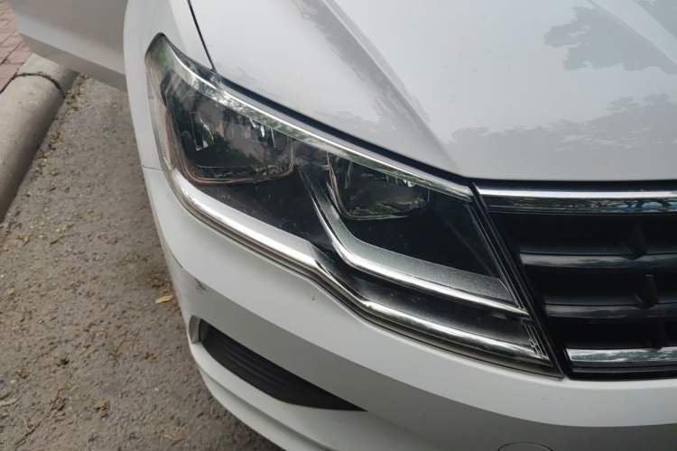 Used Volkswagen Jetta 2019 Dream Edition 1.5L Manual Fashion Version Right Front Headlight