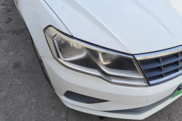 Used Volkswagen Jetta 2019 Dream Edition 1.4L Manual Fashion Version Right Front Headlight