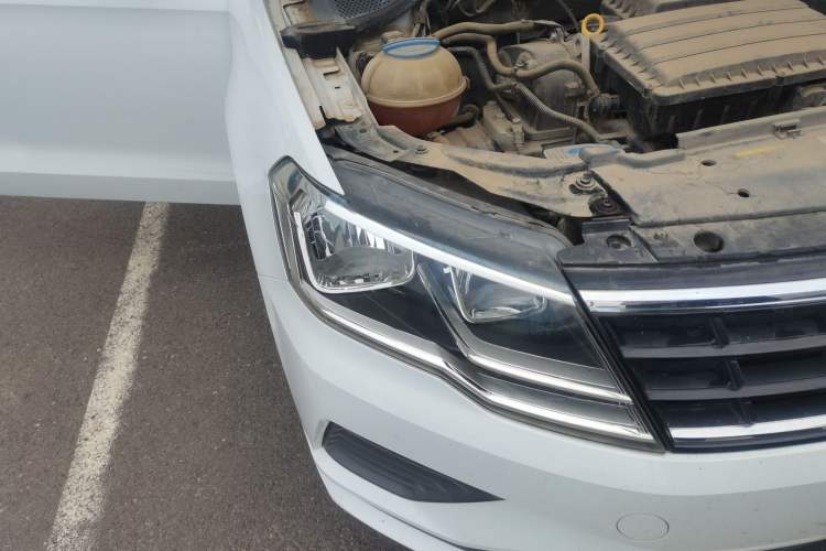 Used Volkswagen Jetta 2019 Dream Edition 1.4L Manual Fashion Version Right Front Headlight