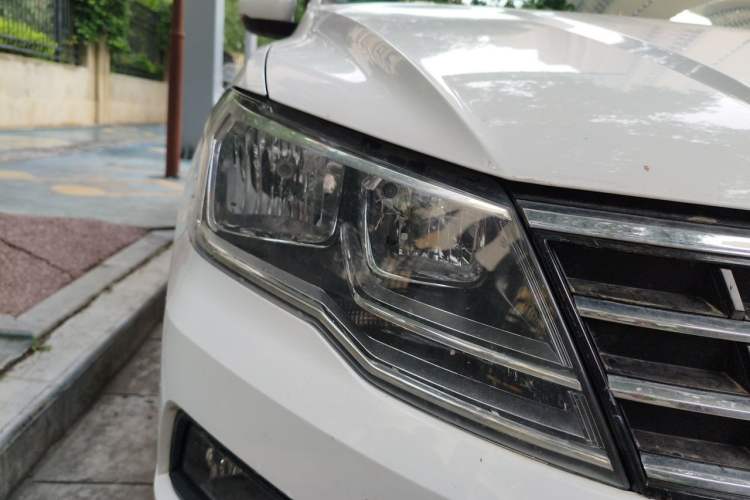 Used Volkswagen Jetta 2019 Dream Edition 1.5L Manual Comfort Version Right Front Headlight