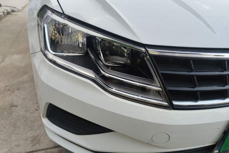 Used Volkswagen Jetta 2019 Dream Edition 1.5L Manual Fashion Version Right Front Headlight