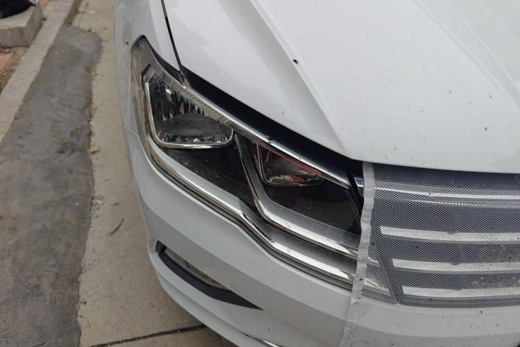 Used Volkswagen Jetta 2019 Dream Edition 1.5L Automatic Comfort Version Right Front Headlight