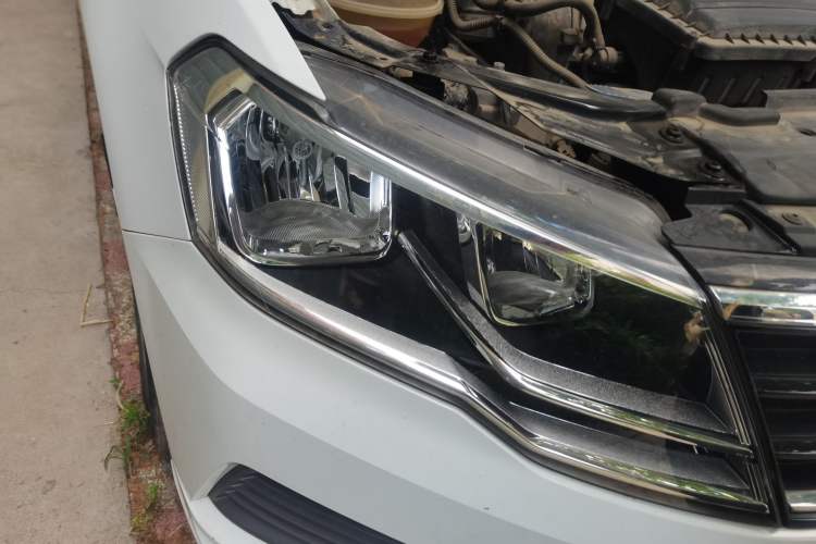 Used Volkswagen Jetta 2019 Dream Edition 1.4L Manual Fashion Version Right Front Headlight