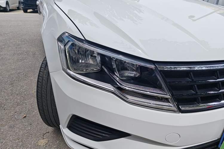 Used Volkswagen Jetta 2019 Dream Edition 1.4L Manual Fashion Version Right Front Headlight