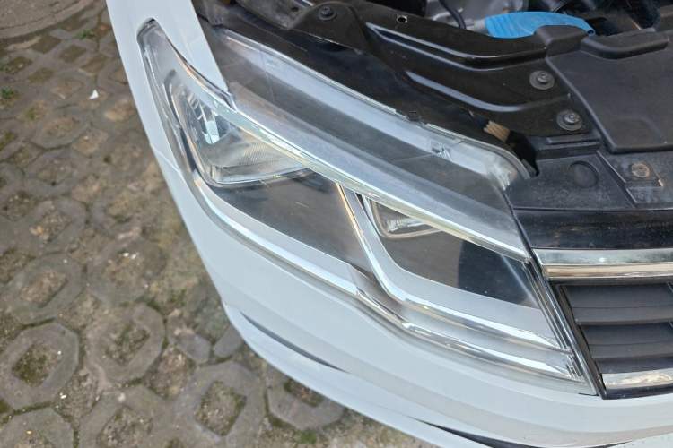 Used Volkswagen Jetta 2019 Dream Edition 1.5L Manual Fashion Version Right Front Headlight