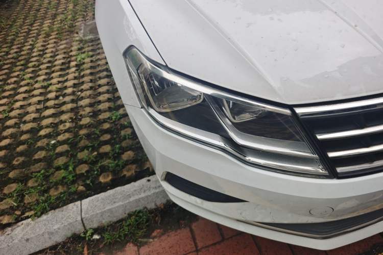 Used Volkswagen Jetta 2019 Dream Edition 1.5L Manual Fashion Version Right Front Headlight