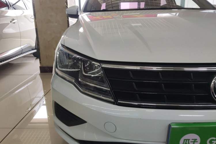 Used Volkswagen Jetta 2019 Dream Edition 1.5L Manual Fashion Version Right Front Headlight