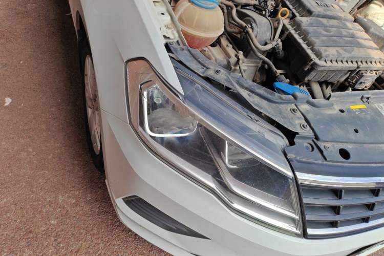 Used Volkswagen Jetta 2019 Dream Edition 1.5L Manual Fashion Version Right Front Headlight