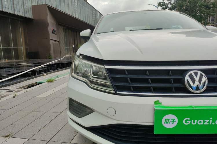 Used Volkswagen Jetta 2019 Dream Edition 1.4L Manual Fashion Version Right Front Headlight
