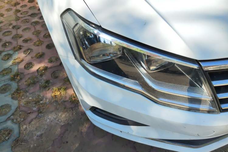 Used Volkswagen Jetta 2019 Dream Edition 1.5L Automatic Comfort Version Right Front Headlight